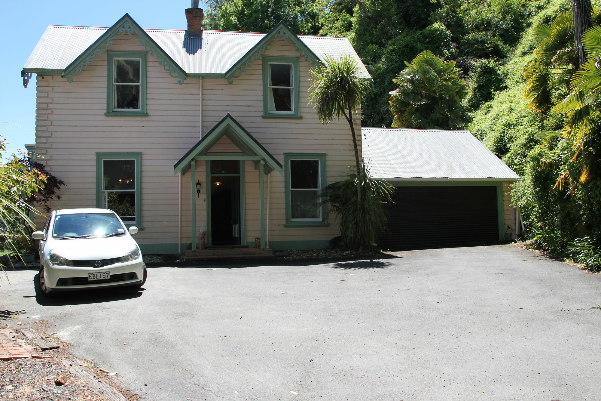 A Woodsy House Hotel Nelson Exterior photo