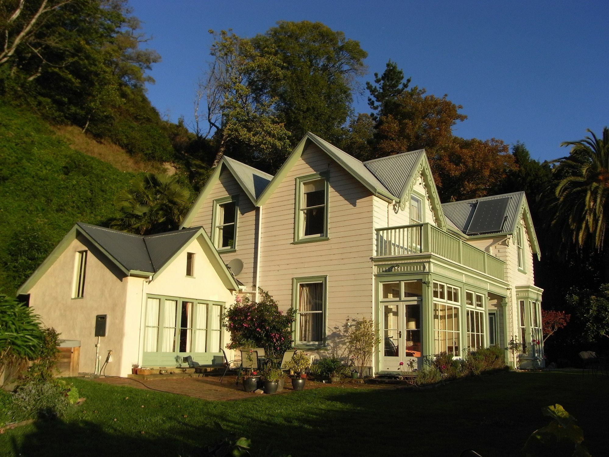 A Woodsy House Hotel Nelson Exterior photo